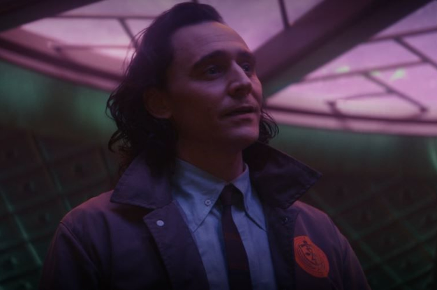 Loki cantando no episódio 3 (Imagem: Reprodução/Marvel Studios)