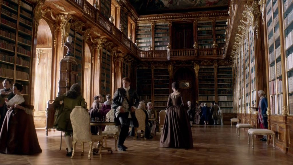 Cena de Outlander gravada no Monastério de Strahov, em Praga, República Checa (Imagem: Reprodução/Starz)