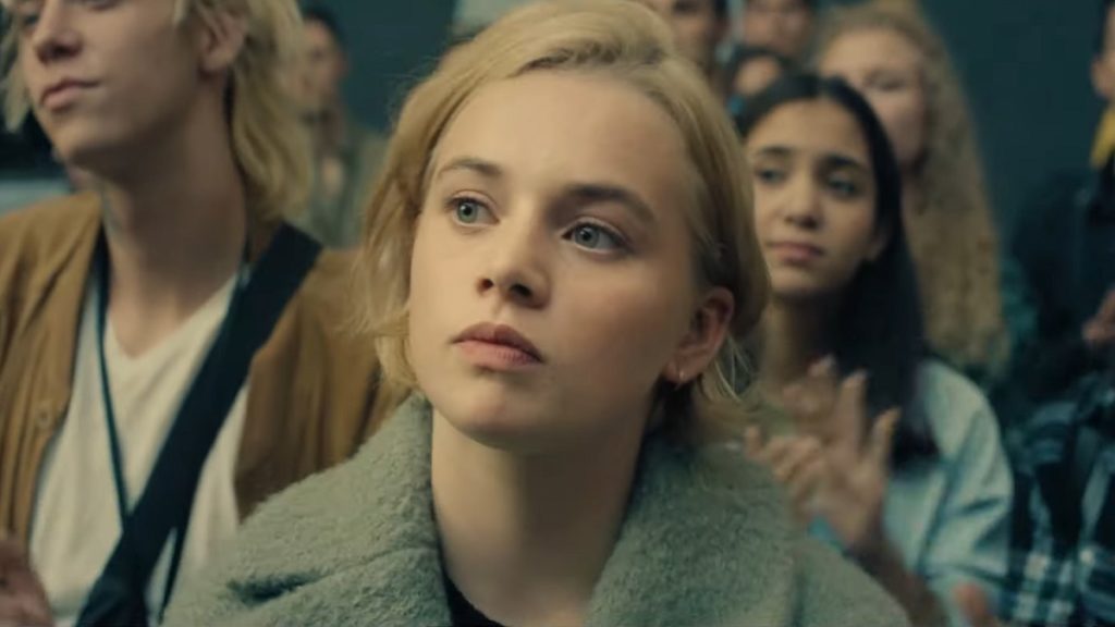 Luna Wedler como Maxi no filme Je Suis Karl (Imagem: Divulgação/Pandora Film Verleih | Netflix)