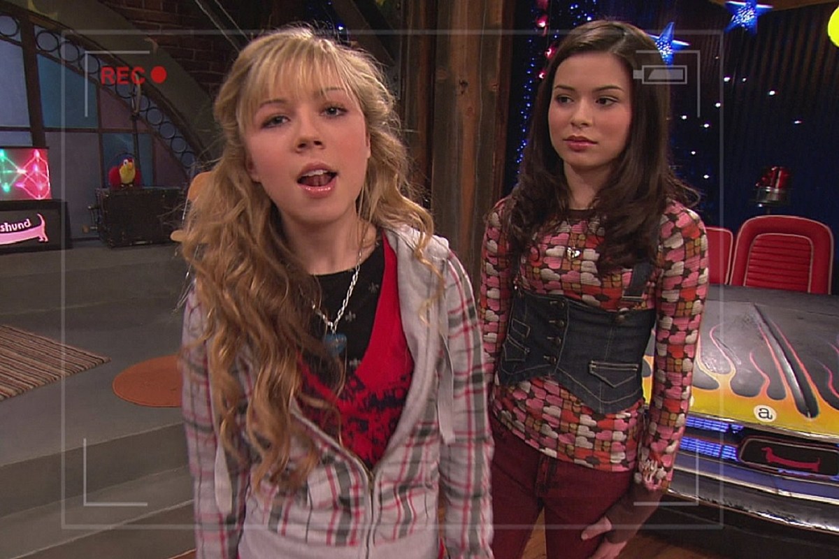 Sam (Jenette McCurdy) e Carly (Miranda Cosgrove) em iCarly (Reprodução / Nickelodeon)