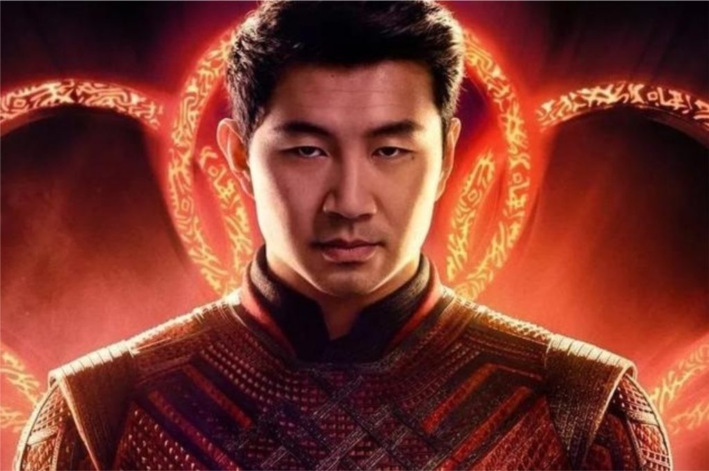 Simu Liu como Shang-Chi em imagem promocional de Shang-Chi e a Lenda dos Dez Anéis (Imagem: Divulgação/Marvel Studios | Walt Disney Studios)