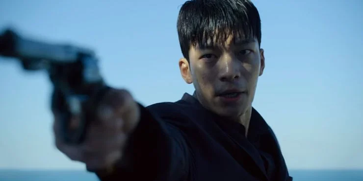 Wi Ha-joon como o policial Jun-ho na série Round 6 (Imagem: Reprodução/Netflix)