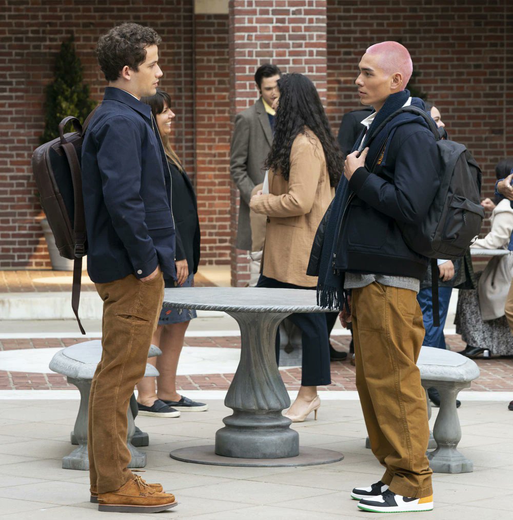 Otto Bergmann e Aki Menzies em nova imagem promocional de "Gossip Girl" (Imagem: Divulgação/HBO Max).