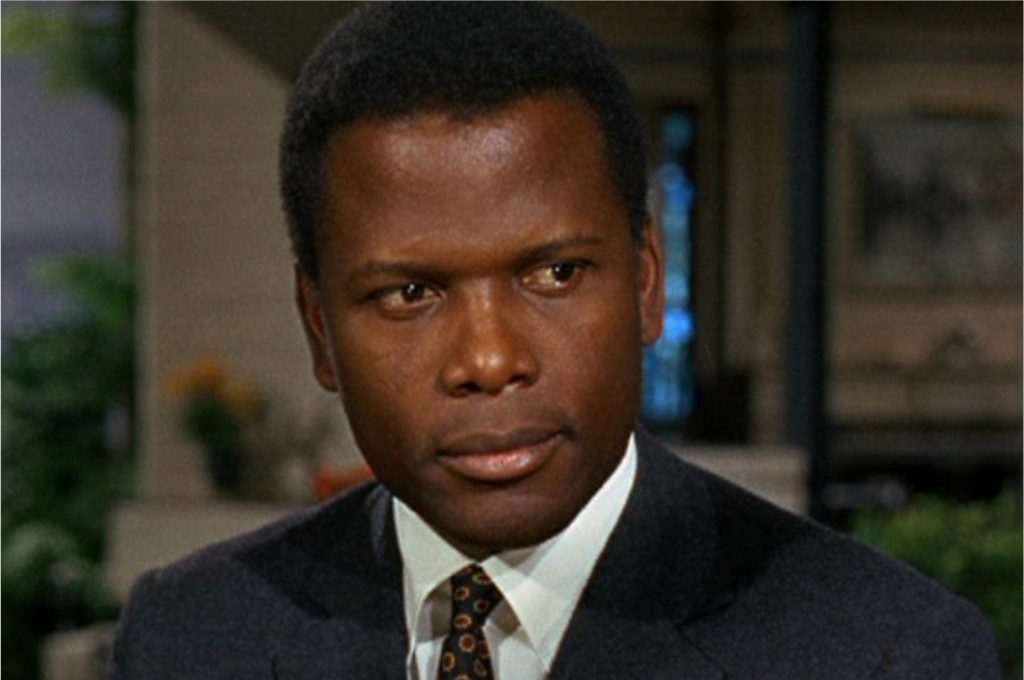 Sidney Poitier em 1967 como Dr. John Wayde Prentice Jr. em Adivinhe Quem Vem para o Jantar (Imagem: Reprodução/Columbia Pictures)