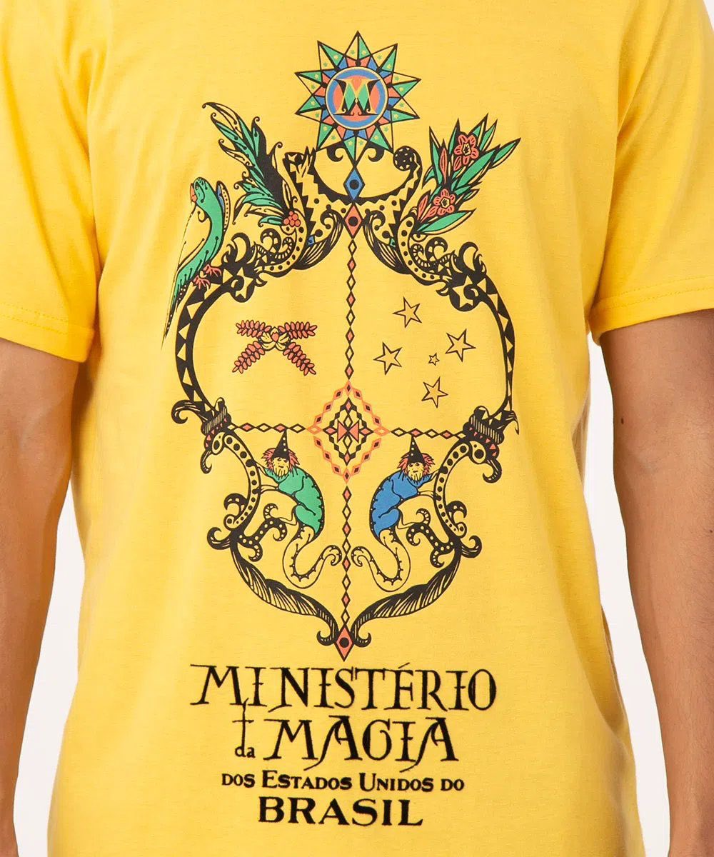 Produto promocional revela logo oficial do Ministério da Magia dos Estados Unidos do Brasil (Imagem: Divulgação/Hot Topic)