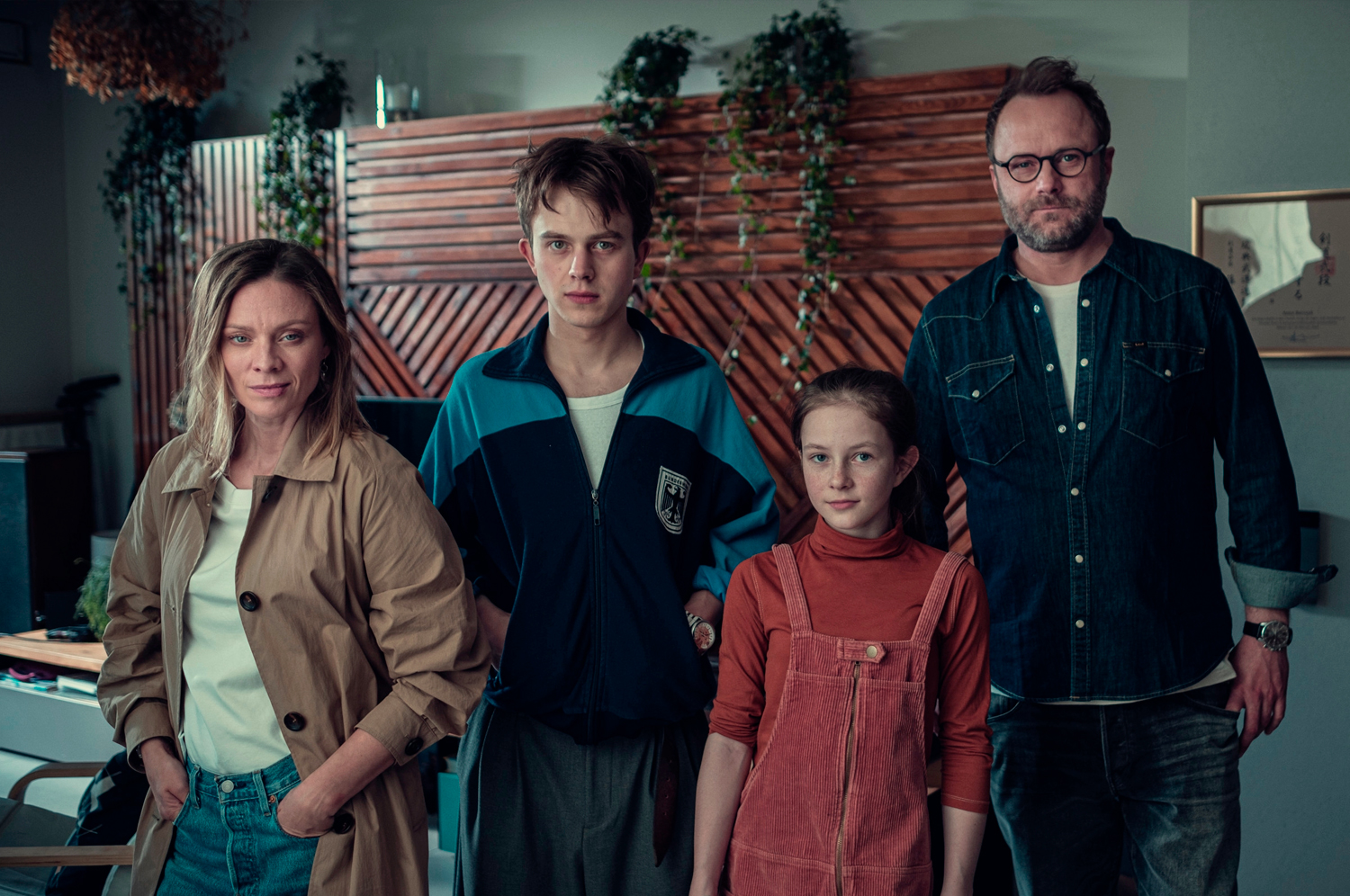 Família tenta descobrir o que ocorreu com filho mais velho em série da Netflix (Imagem: Divulgação/Netflix).