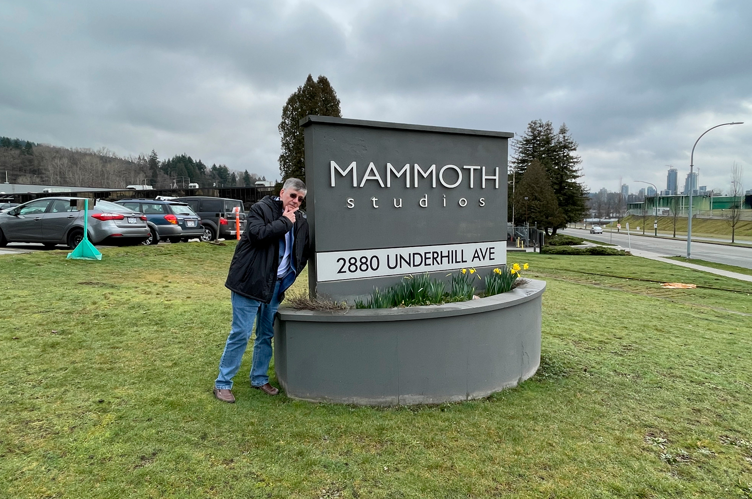 Rick Riordan durante sua visita ao Mammoth Studios (Imagem: Reprodução/Rick Riordan).