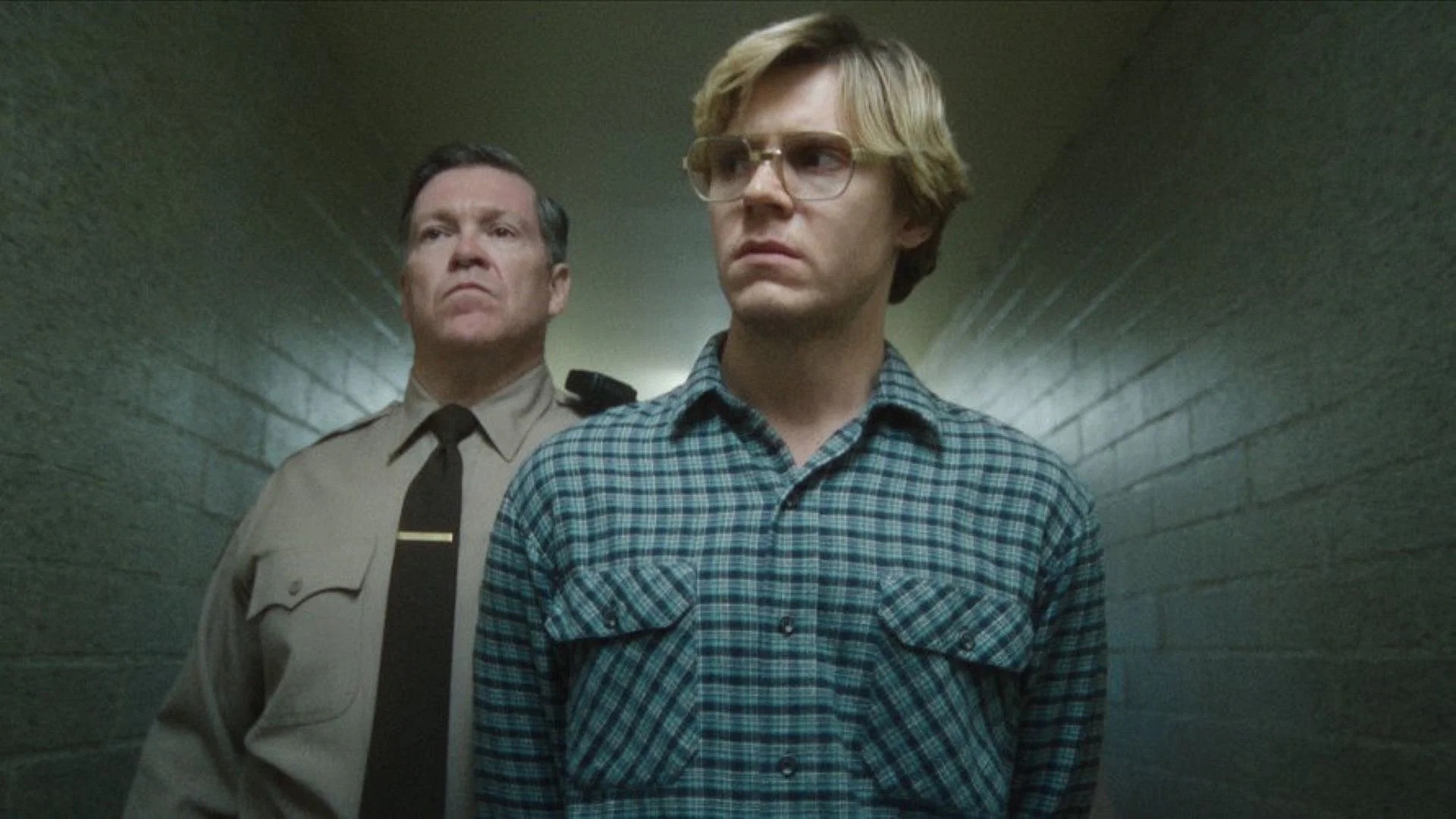 dahmer-um-canibal-americano-5-motivos-para-assistir-a-nova-serie-de-serial-killer-da-netflix