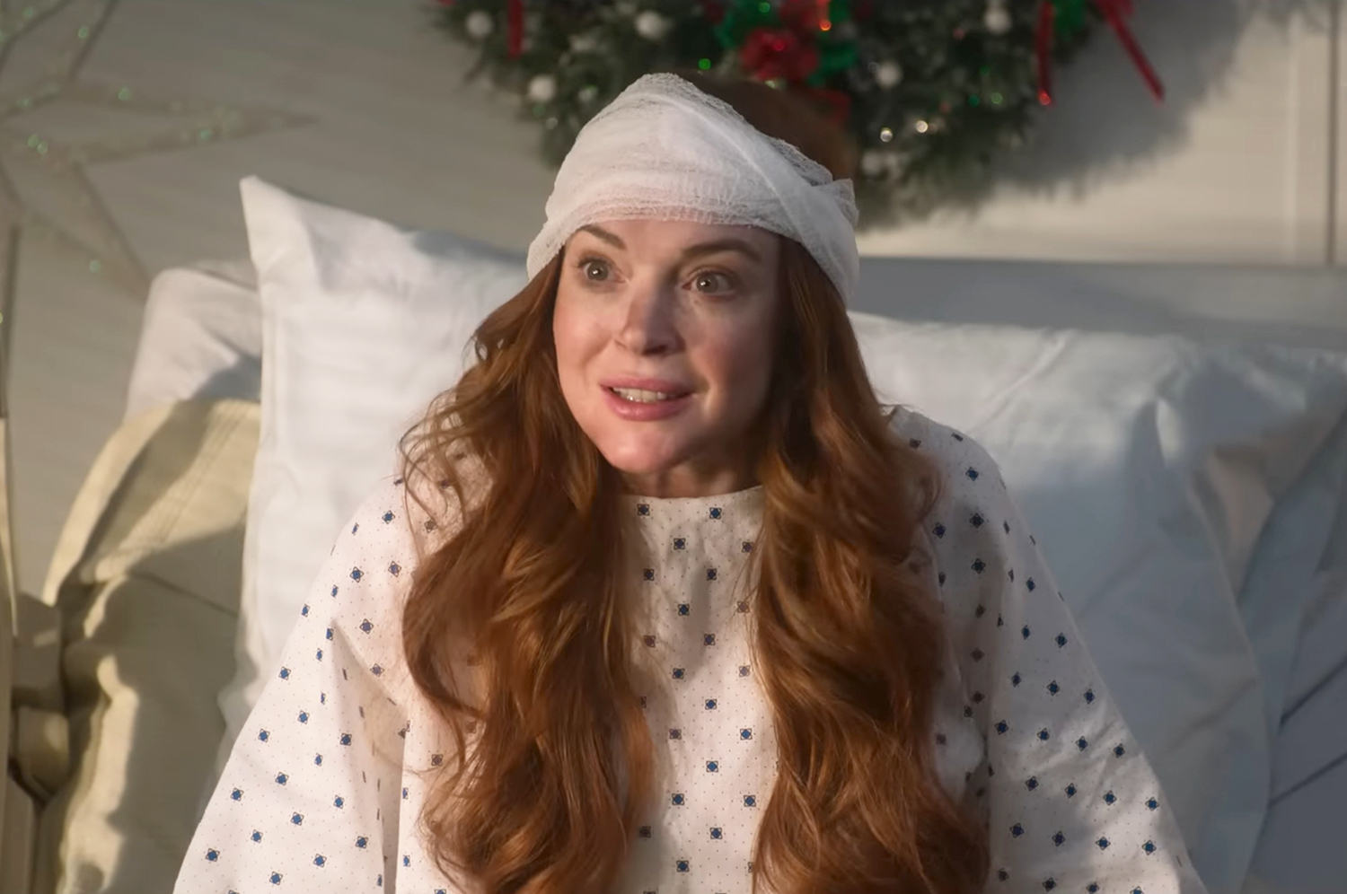 Com referência a "Meninas Malvadas", Lindsay Lohan está de volta em trailer de filme da Netflix!