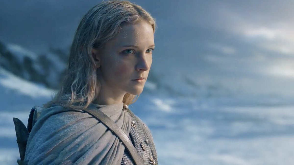 Morfydd Clark como Galadriel em Os Anéis de Poder (Reprodução / Prime Video)