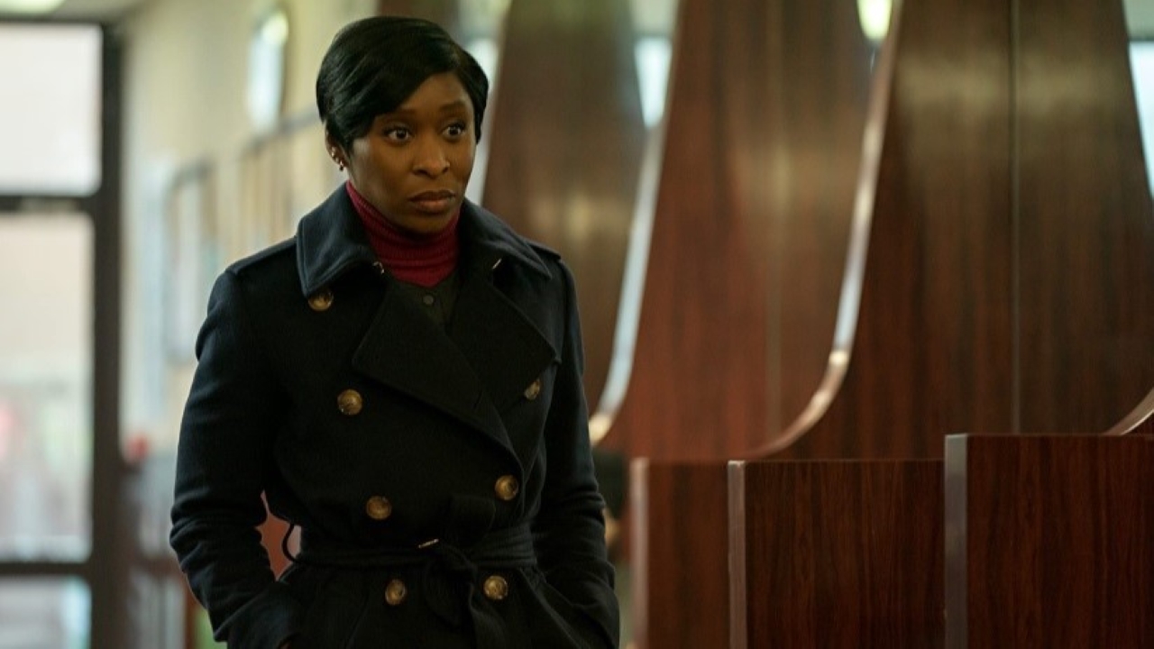 Cynthia Erivo como Odette em Luther: O Cair da Noite (Reprodução / Netflix)