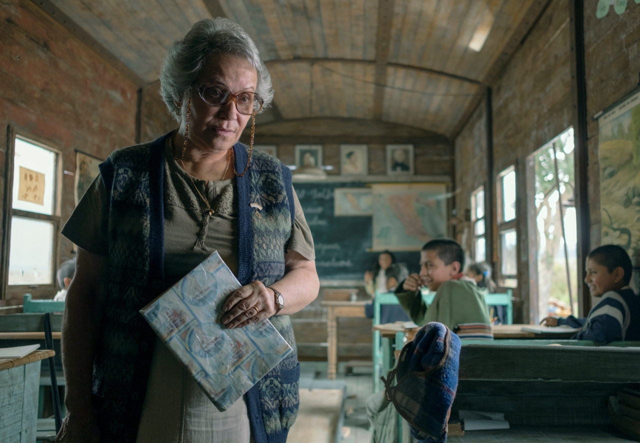 Adriana Barraza em cena de O Último Vagão (Divulgação / Netflix)