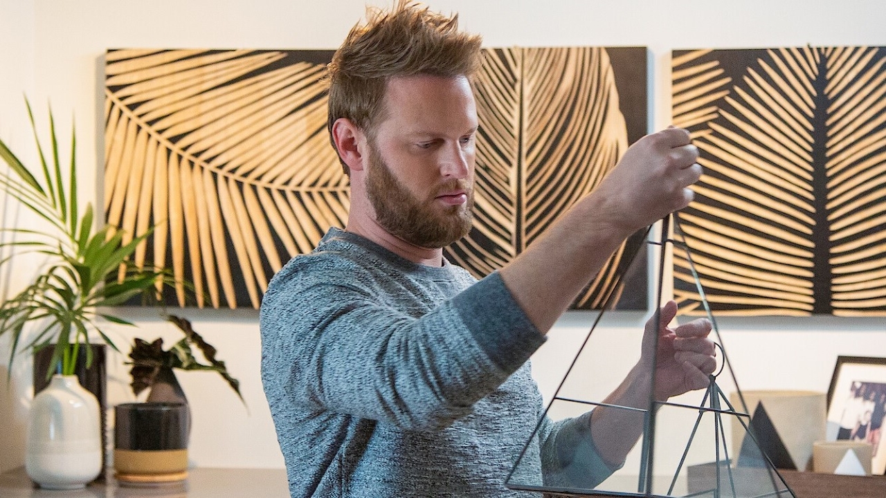 Bobby Berk em Queer Eye (Divulgação / Netflix)