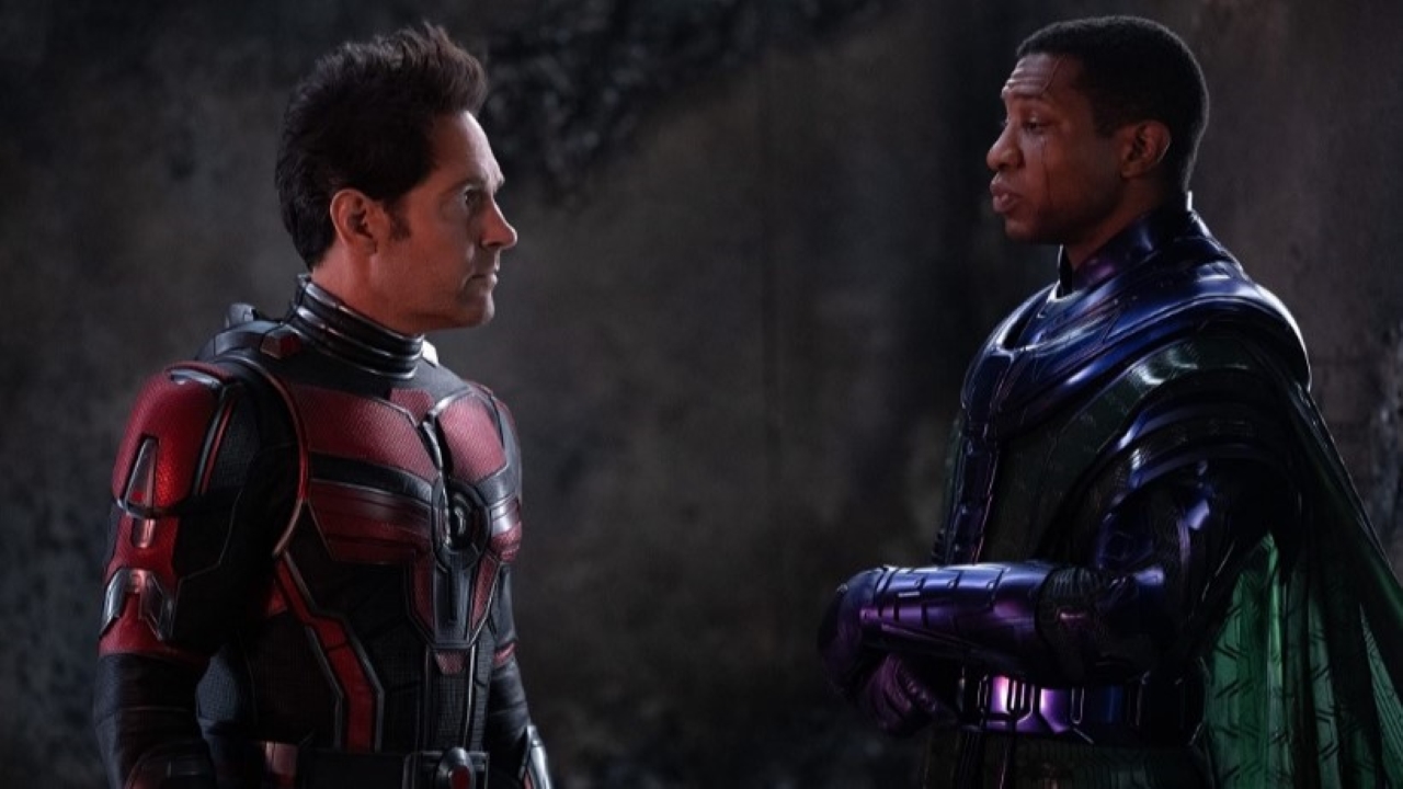 Scott (Paul Rudd) e Kang (Jonathan Majors) em Homem-Formiga e a Vespa: Quantumania (Reprodução / Marvel)