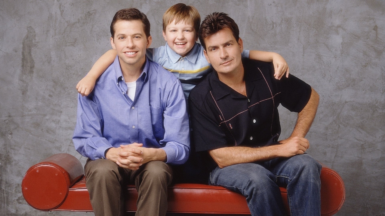 Jon Cryer, Angus T. Jones, Charlie Sheen (Divulgação)