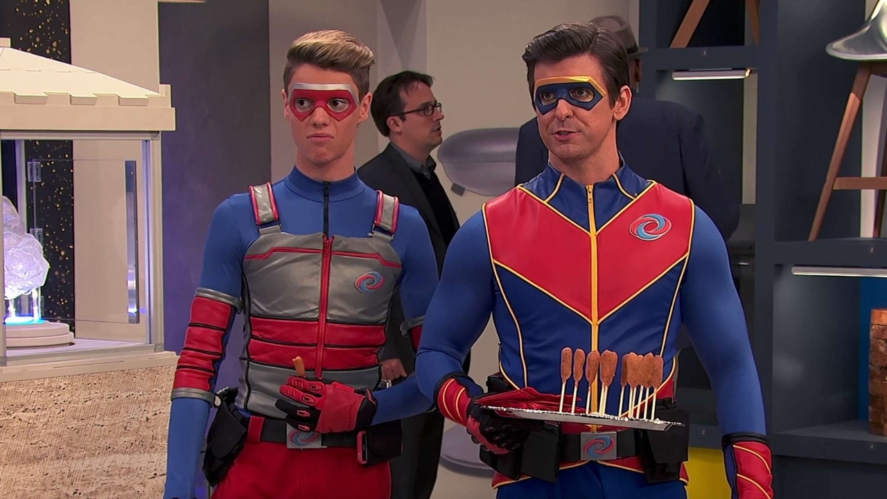 Kid Danger (Jace Norman) e Capitão Man (Cooper Barners) em Henry Danger (Reprodução / Nickelodeon)