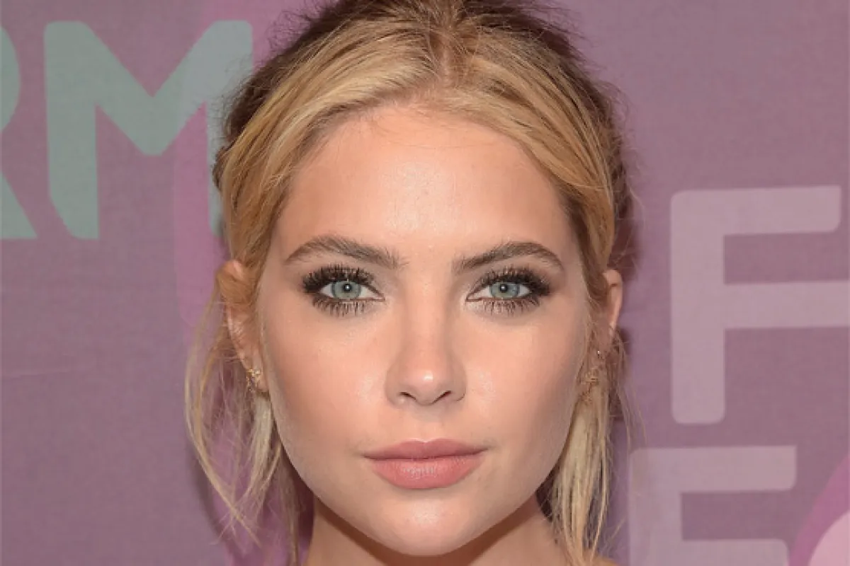 ashley-benson elenco turismo selvagem