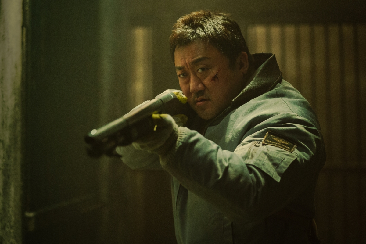 Ma Dong-seok como Nam San em Em Ruínas (Divulgação / Netflix)