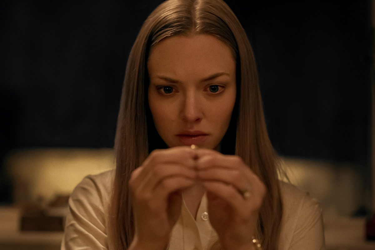 Amanda Seyfried como Catherine Clare em Vozes e Vultos (Divulgação / Netflix)