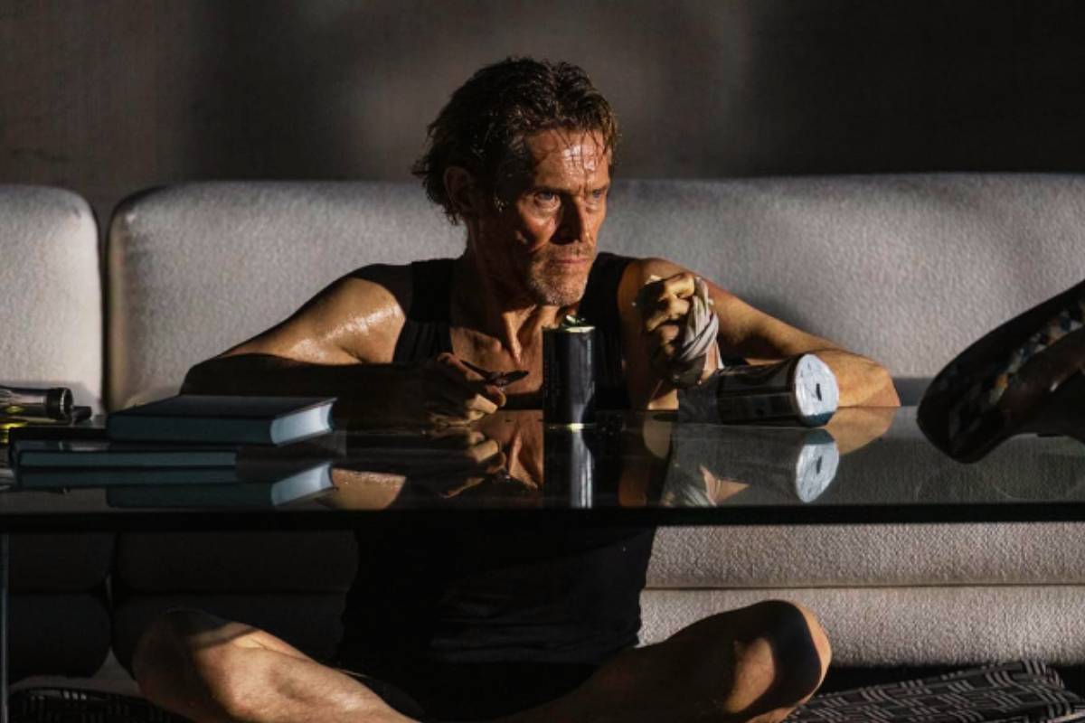 Willem Dafoe está carregando novo filme do Prime Video nas costas