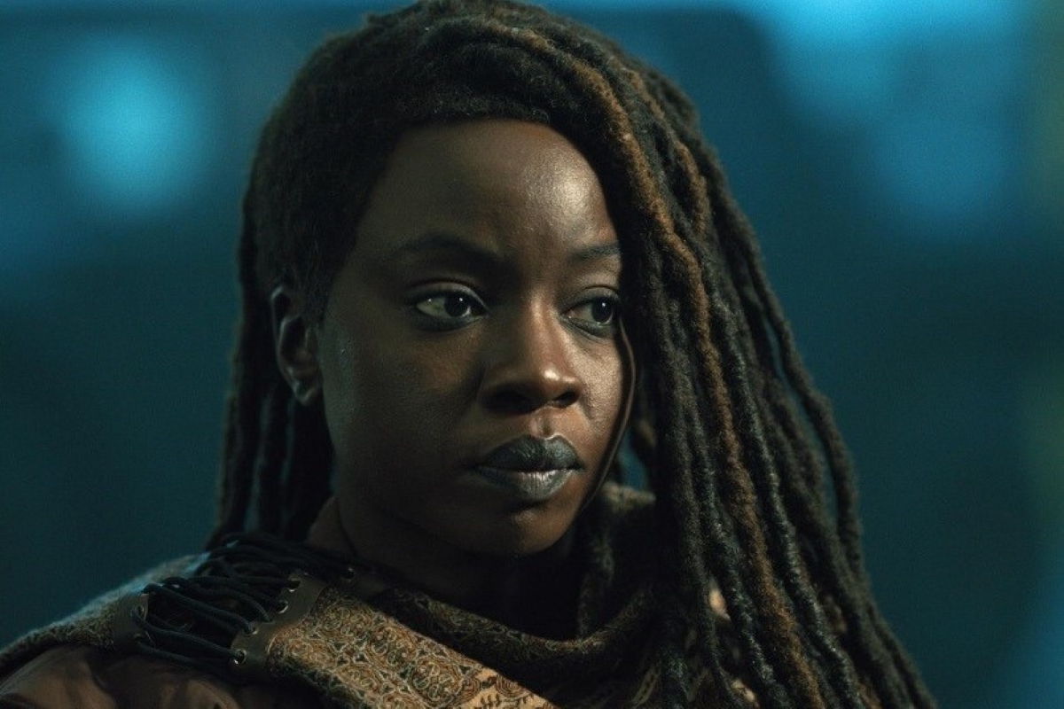 Danai Gurira como Michonne em cena de The Walking Dead: The Ones Who Live (Reprodução / AMC)