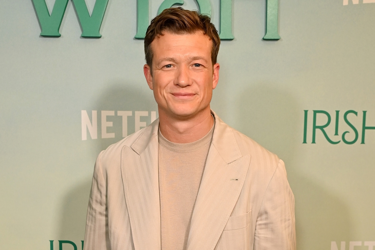 Ed Speleers na premiere de Pedido Irlandês (Divulgação / Netflix)