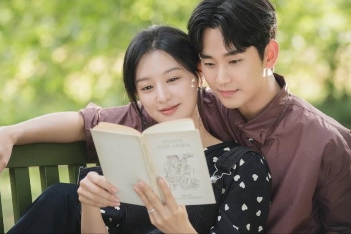 Kim Ji-won e Kim Soo-hyun em Rainha das Lágrimas (Reprodução)