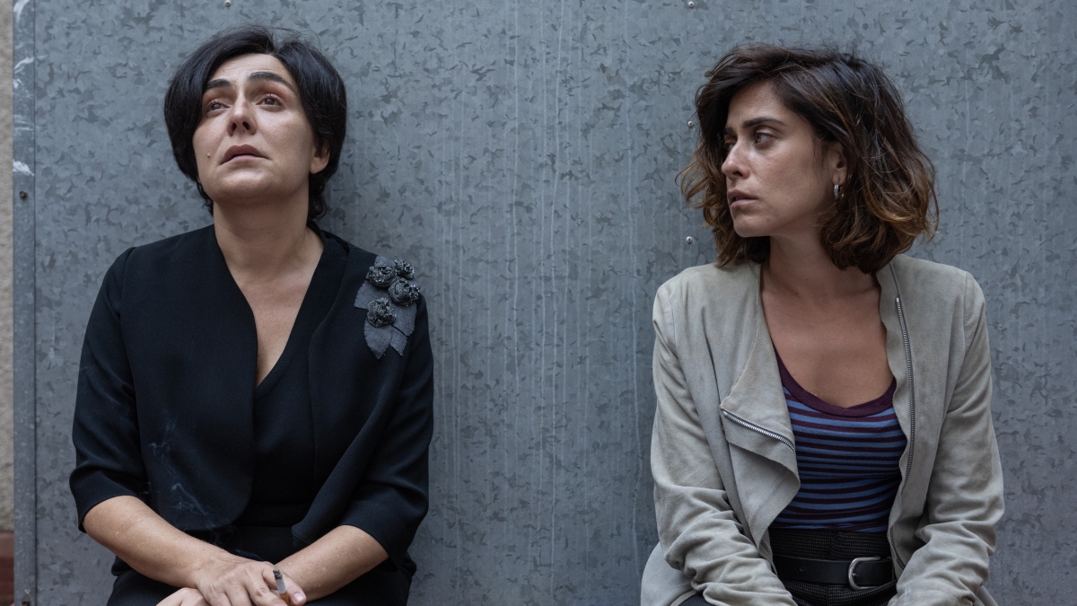 Candela Peña como Rosario e María León como Cruces em O Caso de Asunta (Divulgação / Netflix)