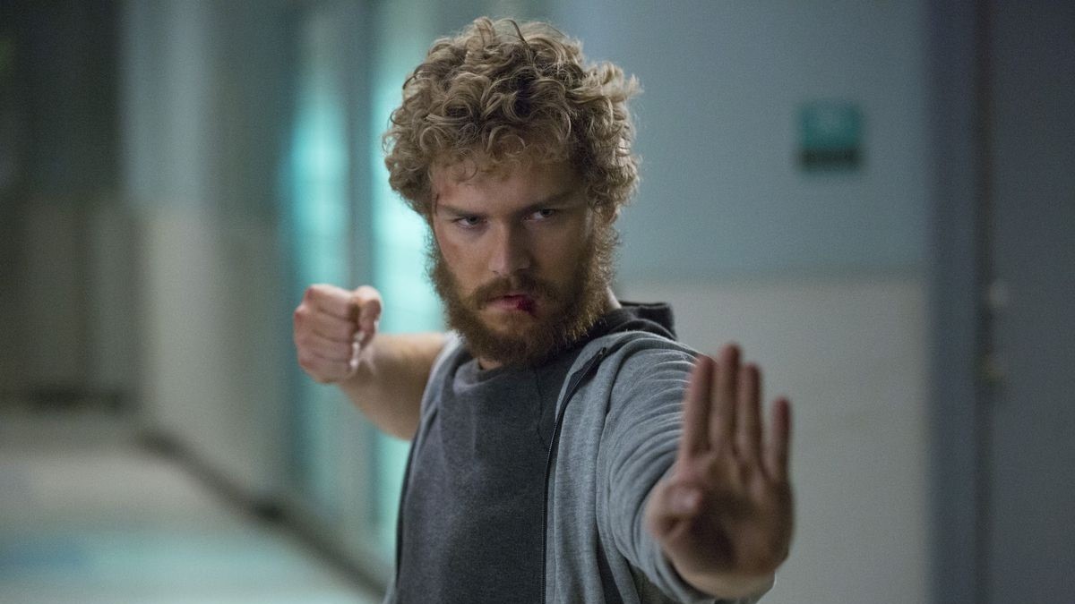 Finn Jones em Punho de Ferro (Reprodução / Netflix)