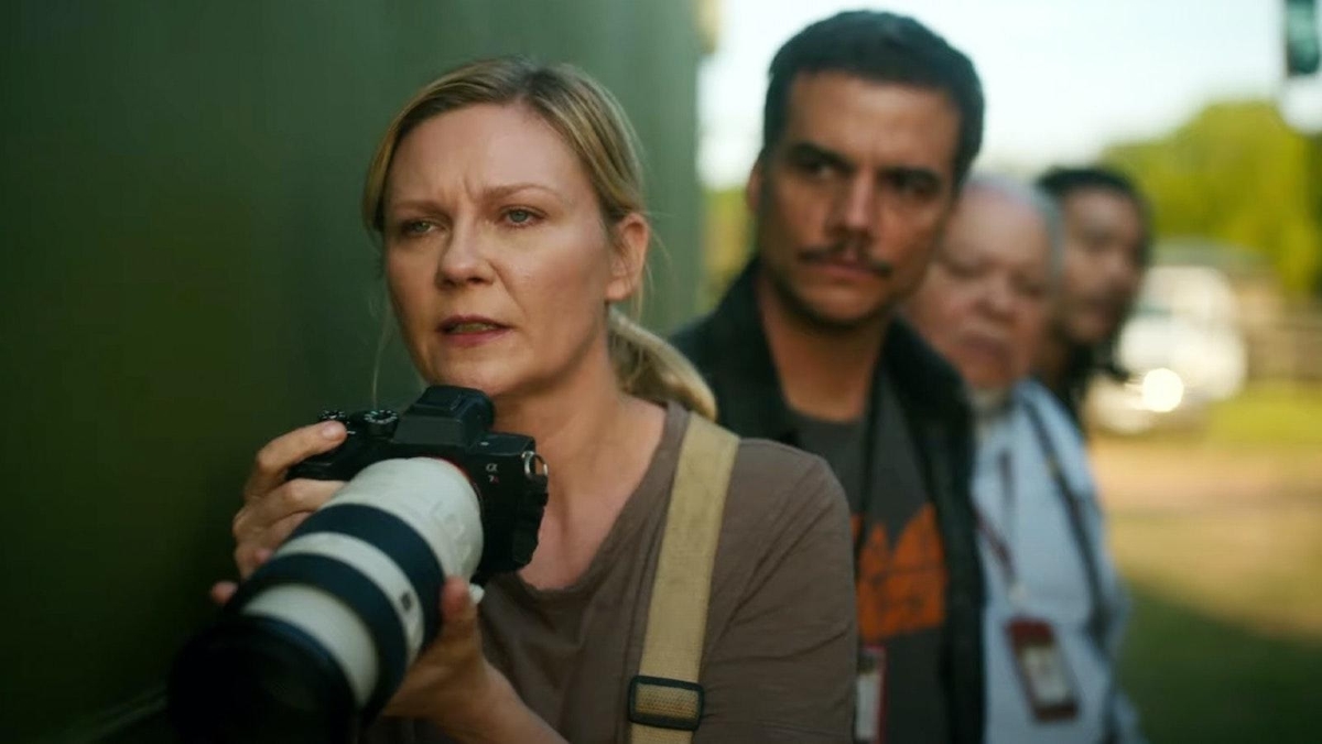 Kirsten Dunst e Wagner Moura em Guerra Civil (Reprodução)