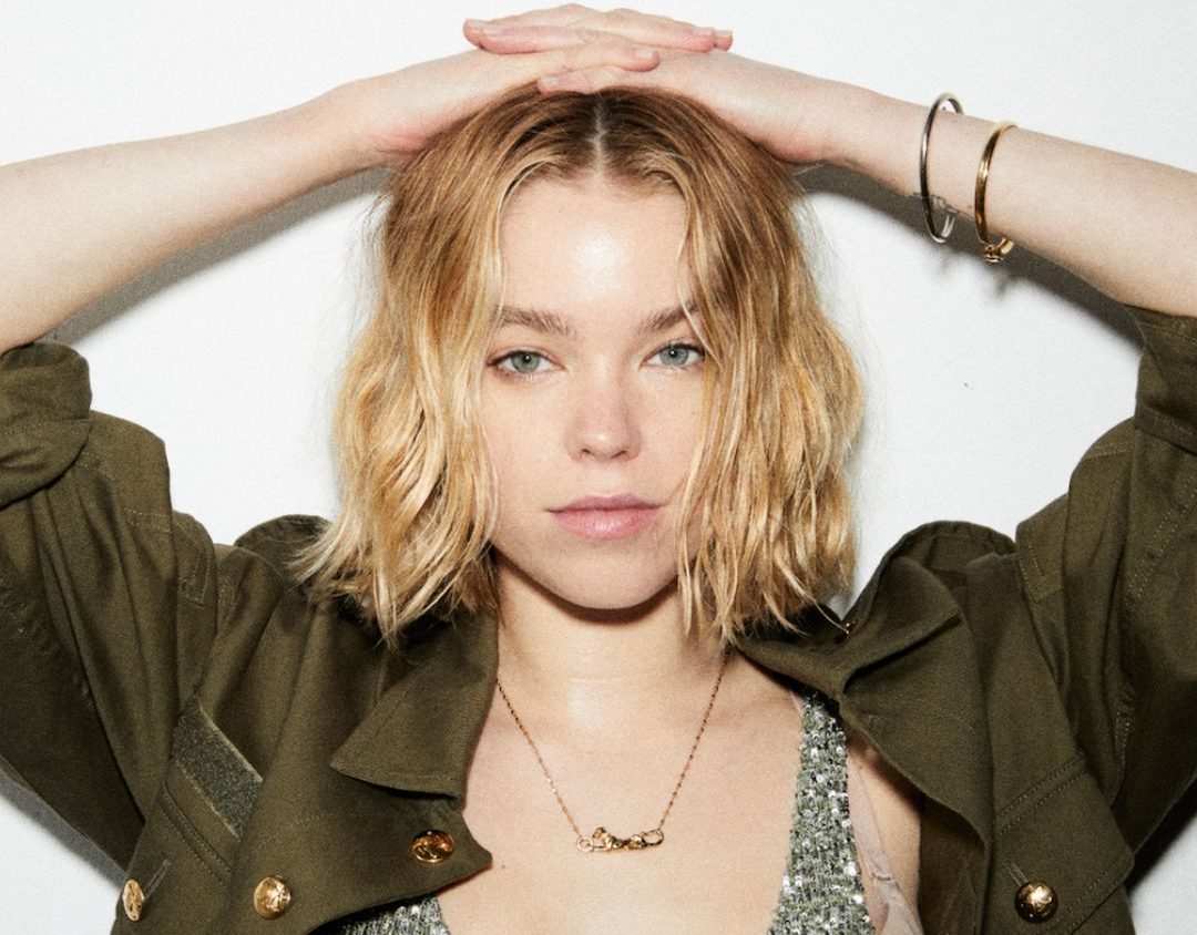 Milly Alcock elenco de sereias